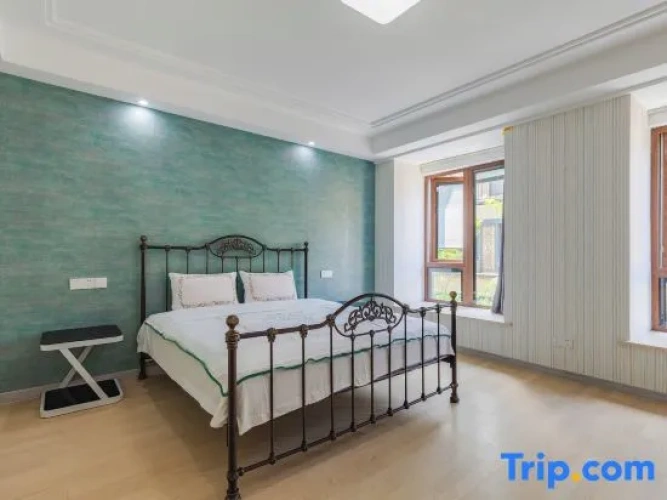 Deluxe Double room with city view