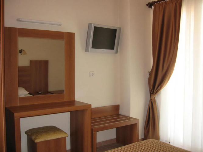 Moms Hotel