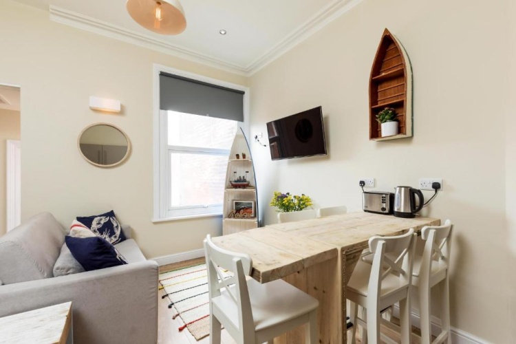 2 Bedrooms Apartment