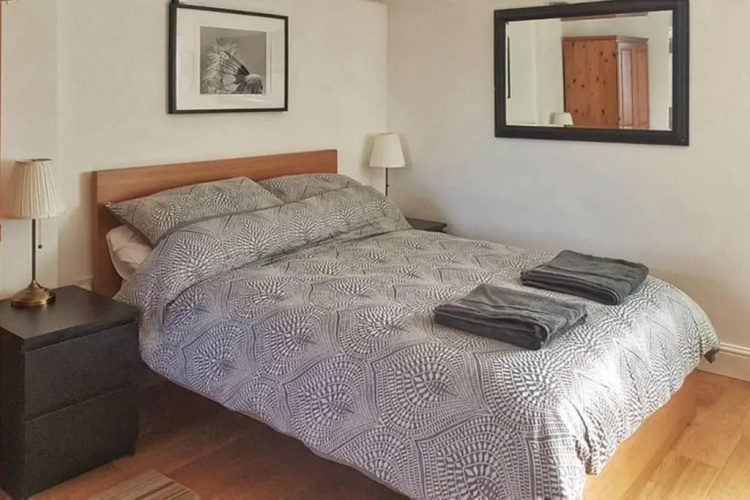 Modern Studio Apartment Near Town Centre