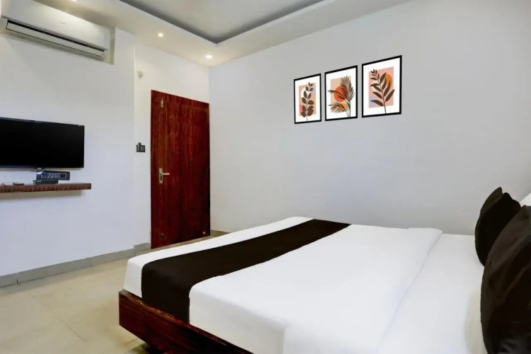 OYO 16952 Easy Stay