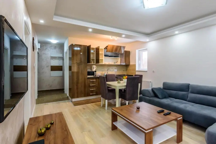 Apartmani “LAZAR” i “LENA”
