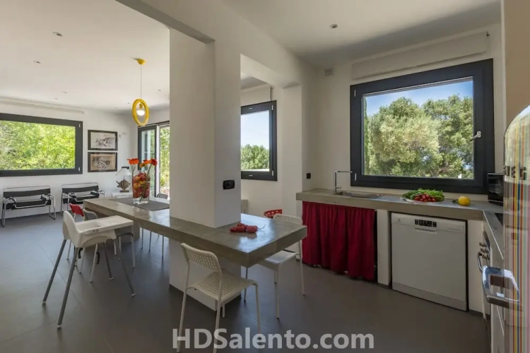 4 Bedrooms Villa
