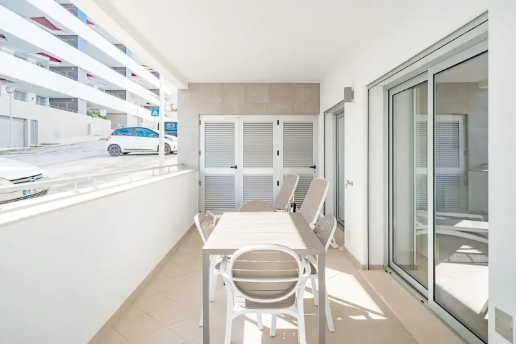 Lagos Modern 2 With Pool by Homing