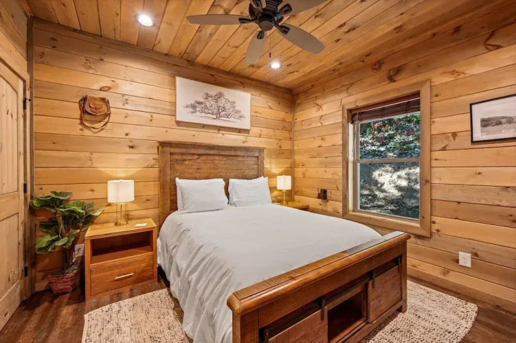 Goodness Gracious 3 Bedroom Cabin by RedAwning