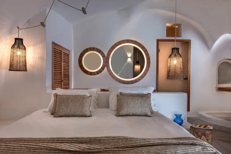 White Santorini Suites & Spa