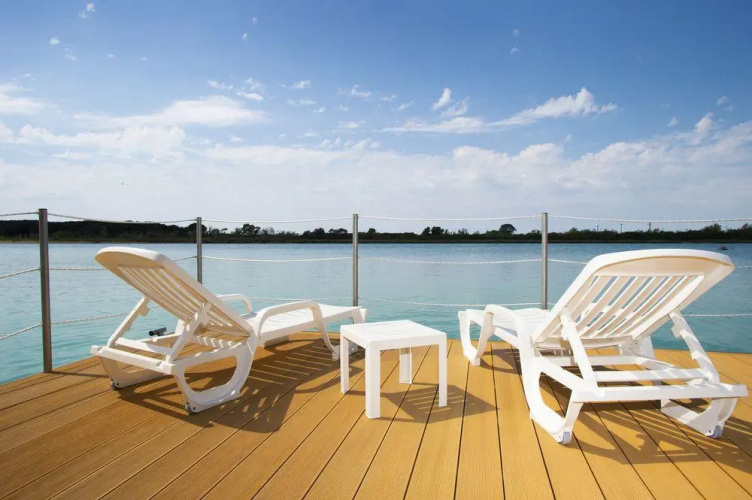 Floating Resort
