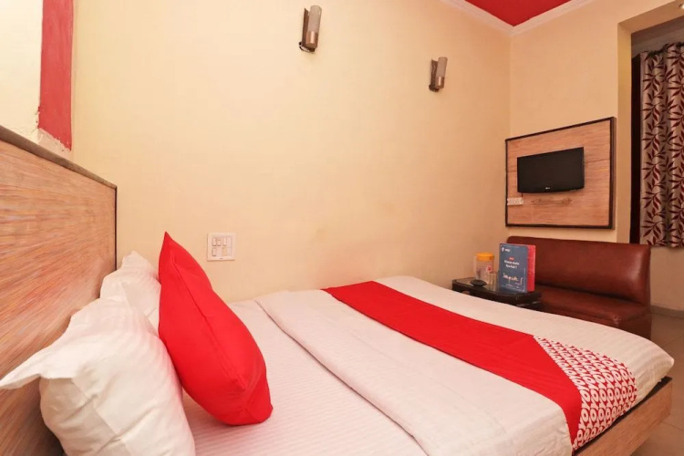 OYO 27596 Hotel Parkash Dx