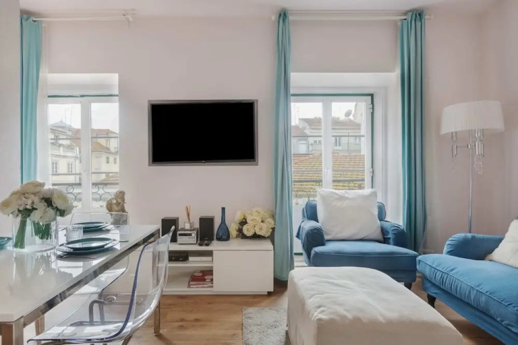 Charming Bright Apartment in Lisbon