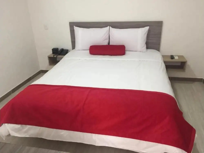 Novus Laureles Hotel