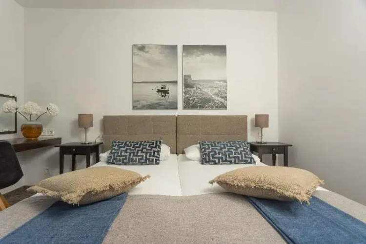 1 Bedroom Standard Twin room with balcony