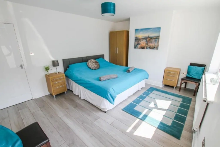 4 Bedrooms Cottage