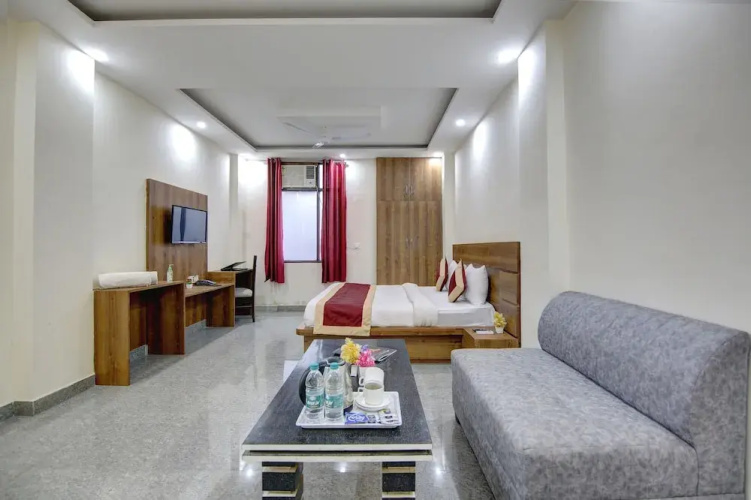 Hotel Premier Noida 135
