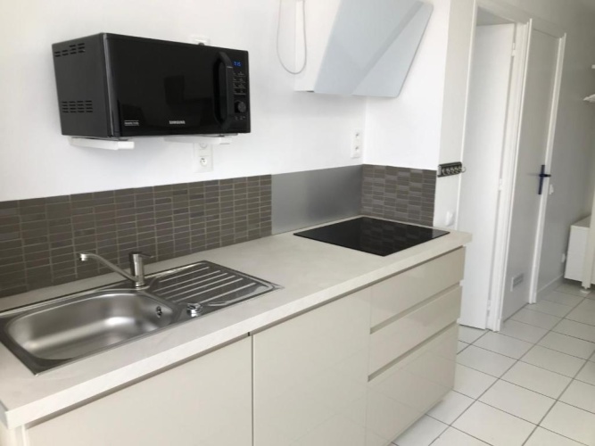 Single Basement Apartment with balcony and with sea view