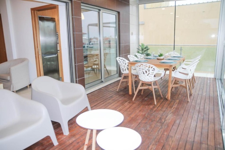 4 Bedrooms Apartment