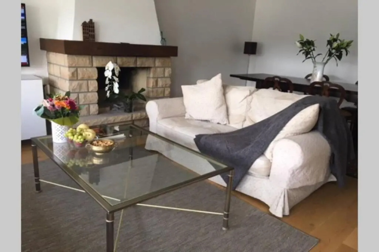 2 bedroom Penthouse with stunning view!
