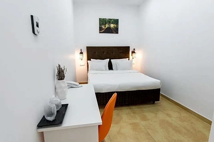 Economy room