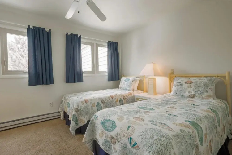 Mariners Court 204