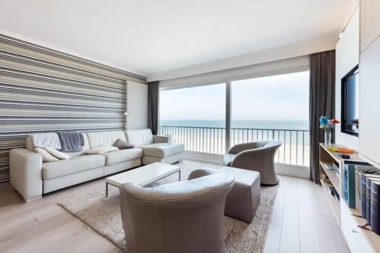 2 Bedrooms Apartment with balcony and with sea view