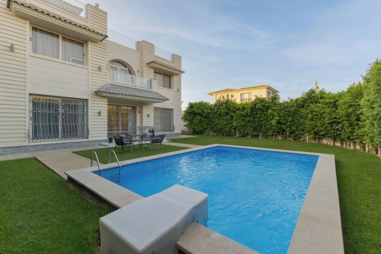 6 Bedrooms Luxury Villa with garden view