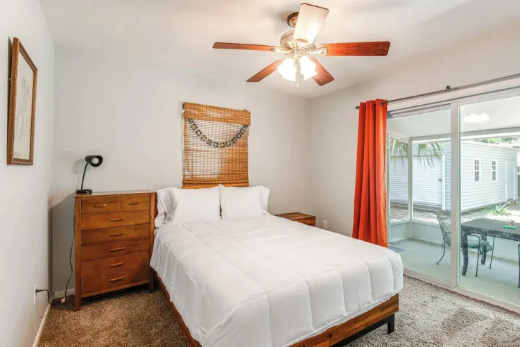 Mid-century Gainesville Getaway: 3 Mi to UF Campus