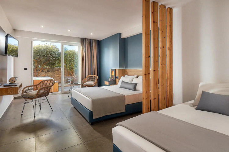Superior with Outdoor Jacuzzi room