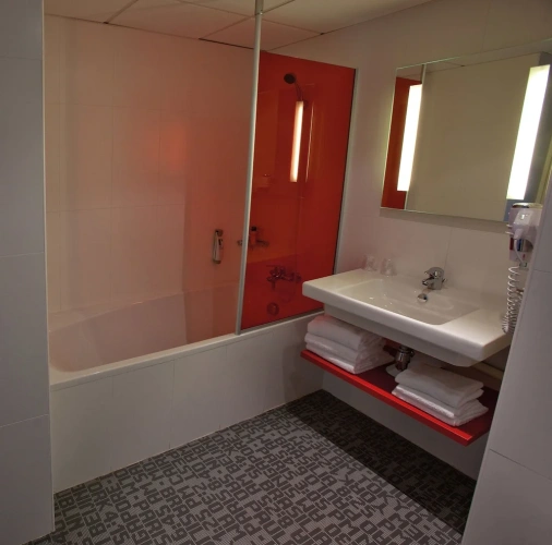Standard Quadruple Suite