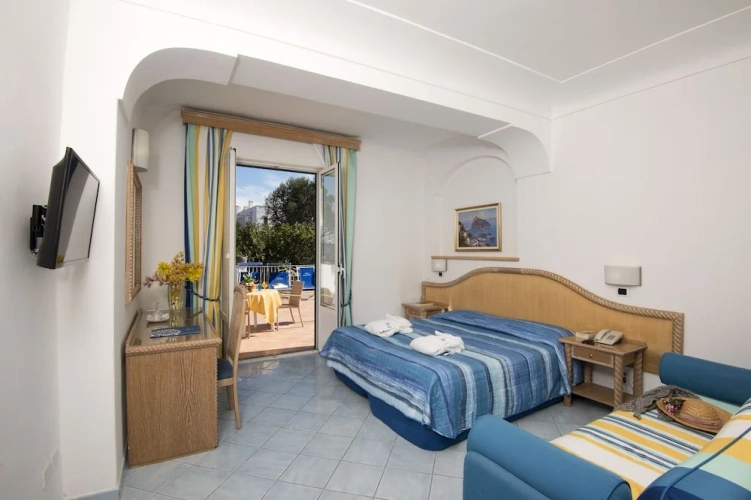Standard Quadruple room with balcony
