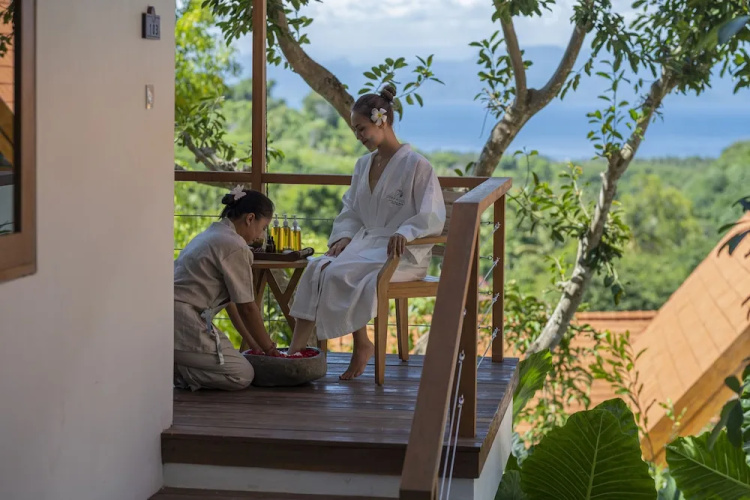 Deep Roots Dive & Yoga Resort