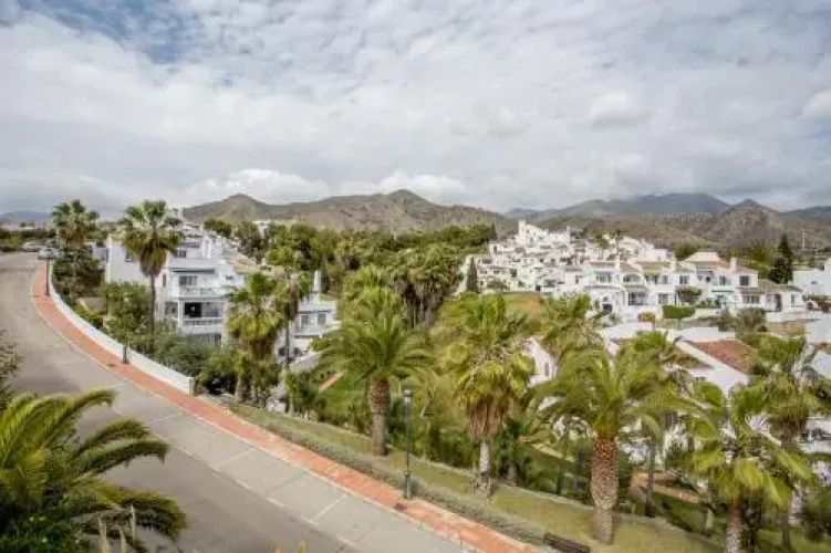 Tetuán 40 - El Oasis de Capistrano