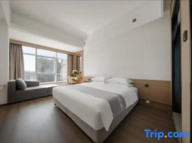 Deluxe Double room with city view