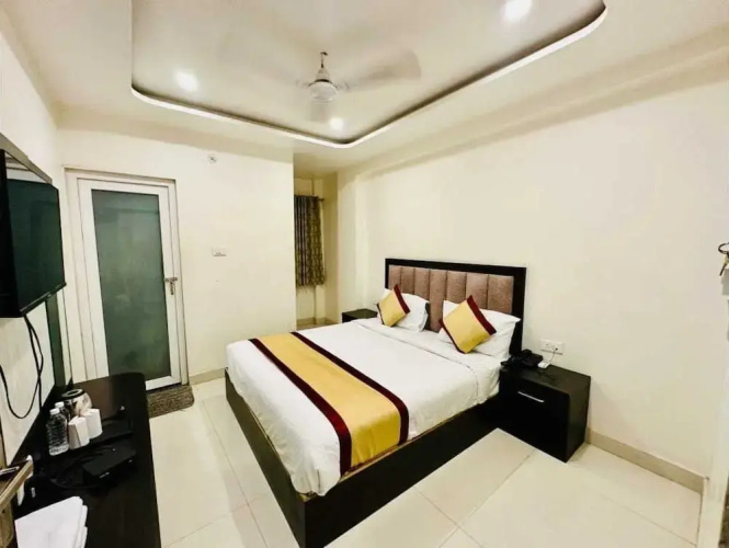 Hotel M K Grand