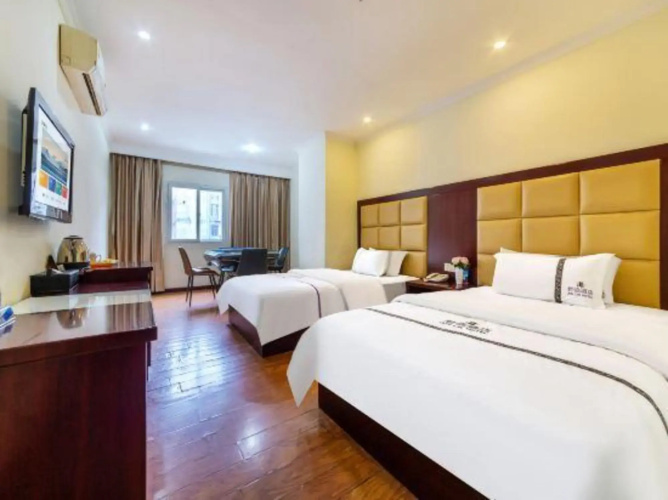 Yunfu Junlin Hotel