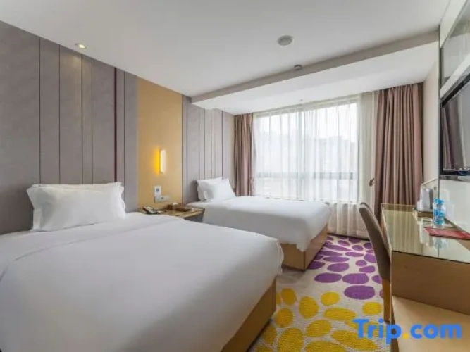 Deluxe Double room with street view