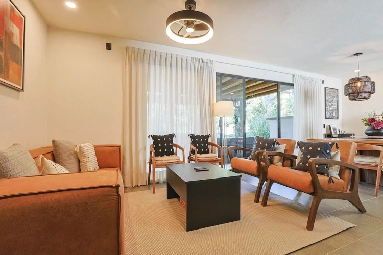 5 Bedrooms Cottage