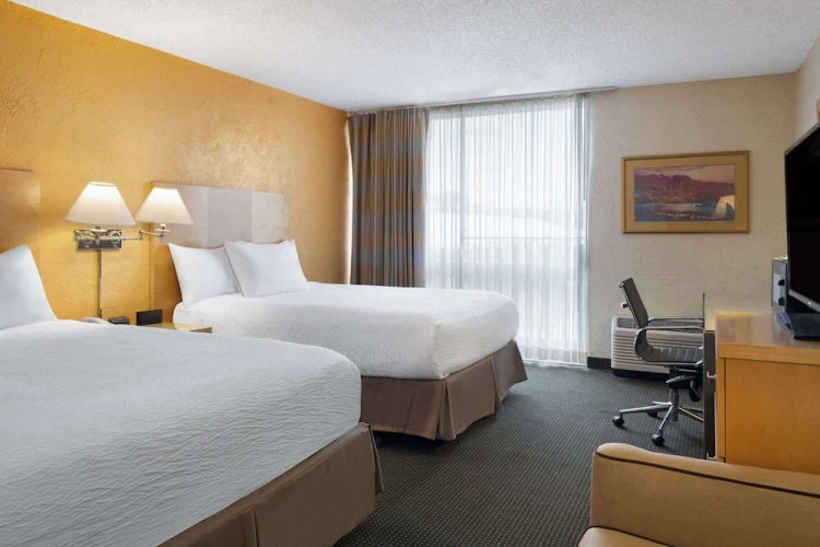 Deluxe Quadruple room with courtyard view