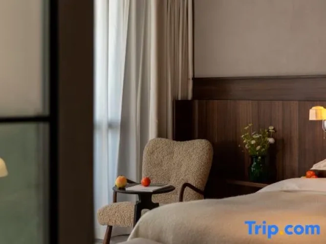 Deluxe Double room with courtyard view