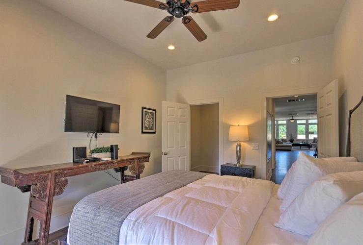 2 Bedrooms Apartment