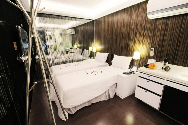 I Hotel