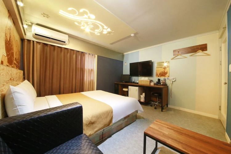 Starry Night Hotel