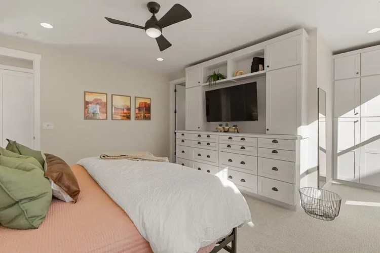 Southwest Manor 5 Bedroom Home
