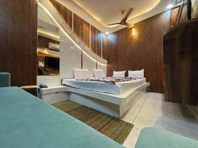 Hotel Guruvayur Dham Mathura