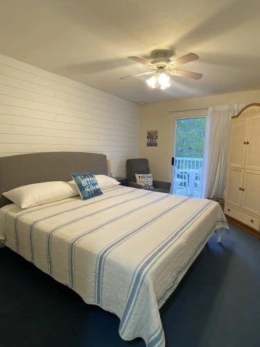 Standard Single room with balcony and with lake view