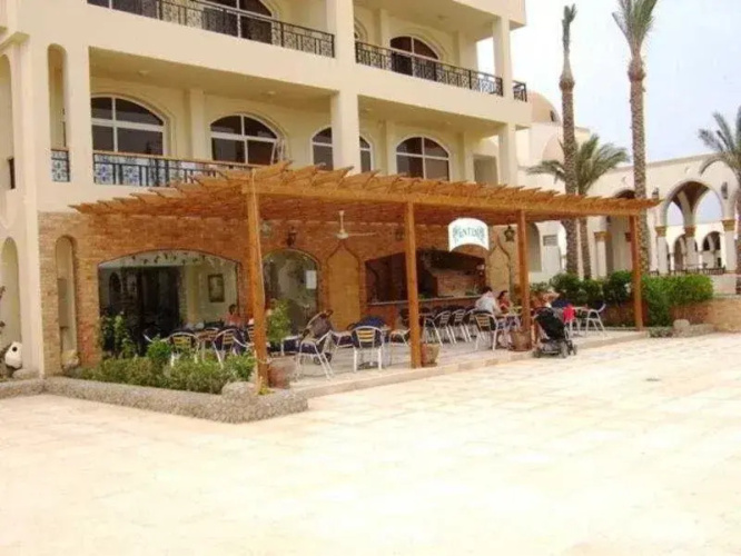 Palm Beach Piazza Apartments