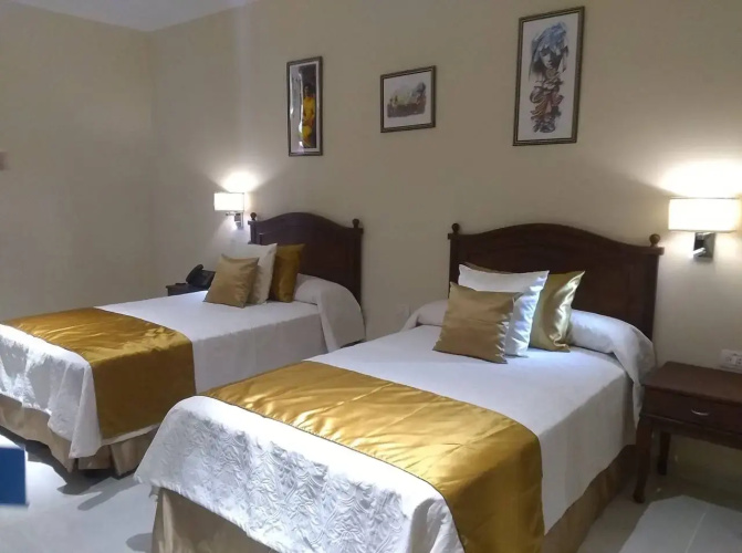 Hotel E El Cobre