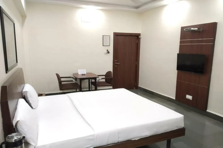 STARiHOTELS Railway Station Surat