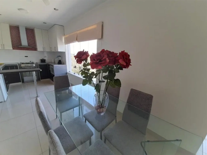 3 Bedrooms Apartment