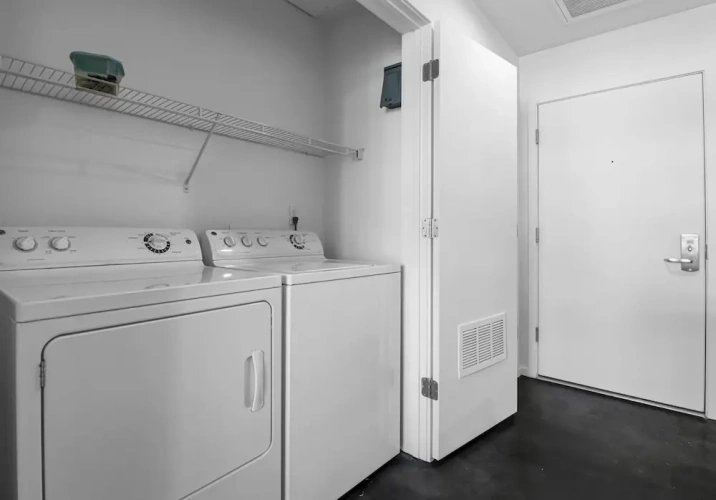 2 Bedrooms Apartment