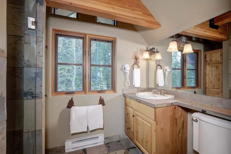 4 Bedrooms Cottage