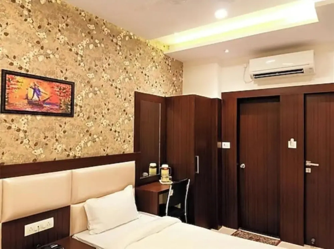 Hotel Golden Crown